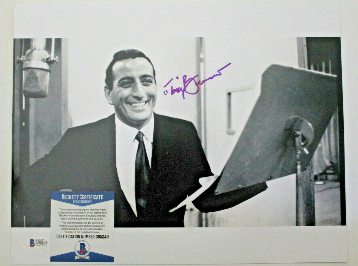 Tony Bennett Signed 11X14 photo W/Beckett COA G95249 Music Legend