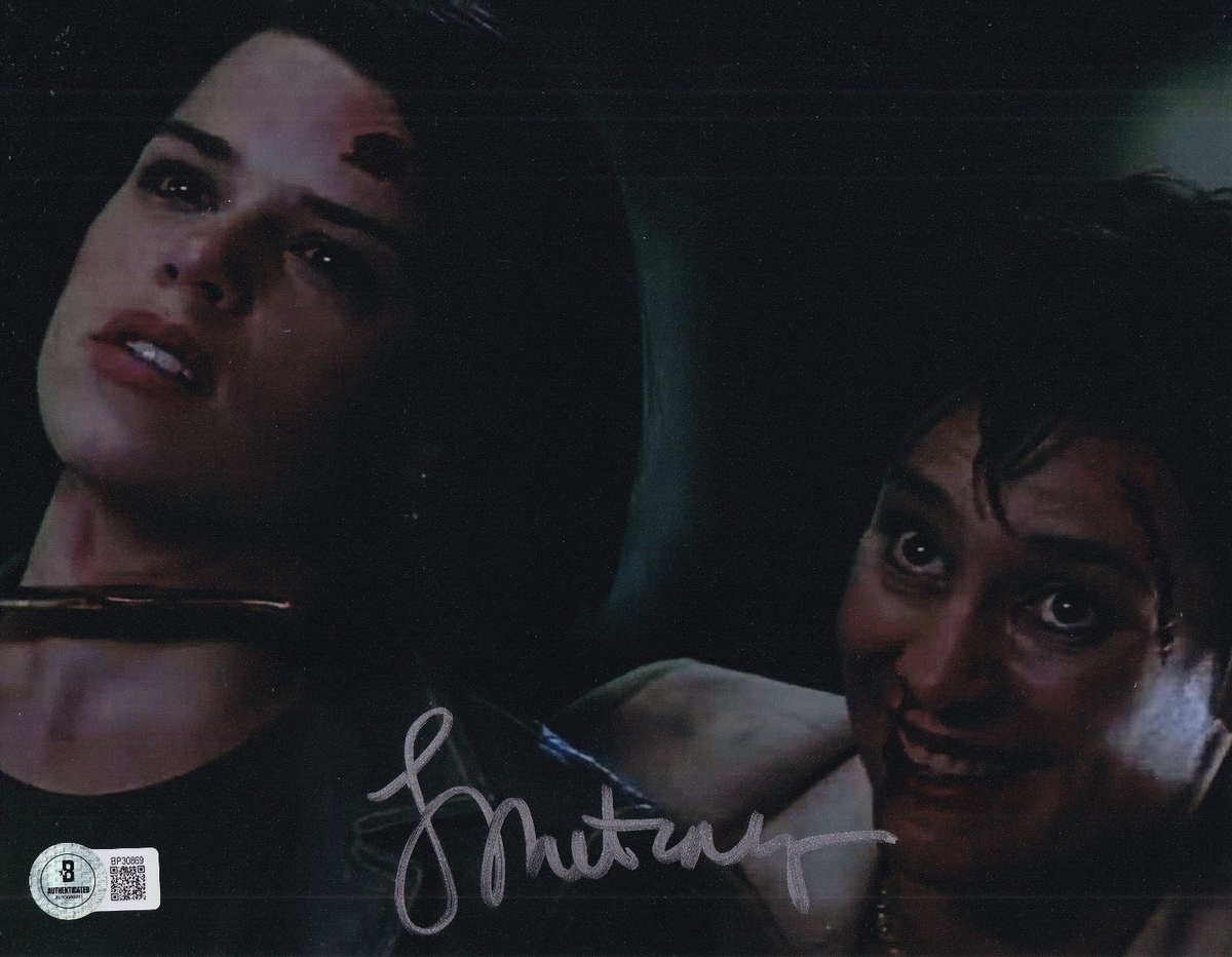 LAURIE METCALF signed (SCREAM 2) Debbie Salt movie 8X10 photo BECKETT BP30869