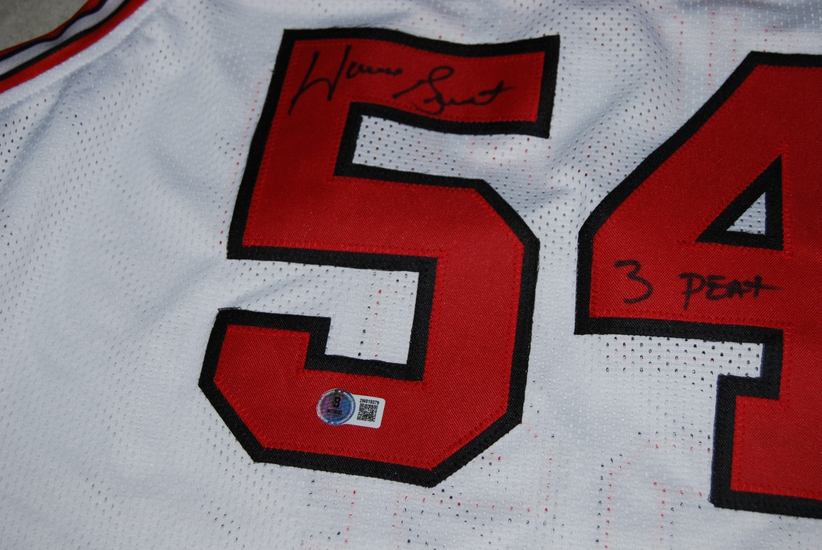 HORACE GRANT signed (CHICAGO BULLS) white XL basketball jersey BECKETT 2W819379