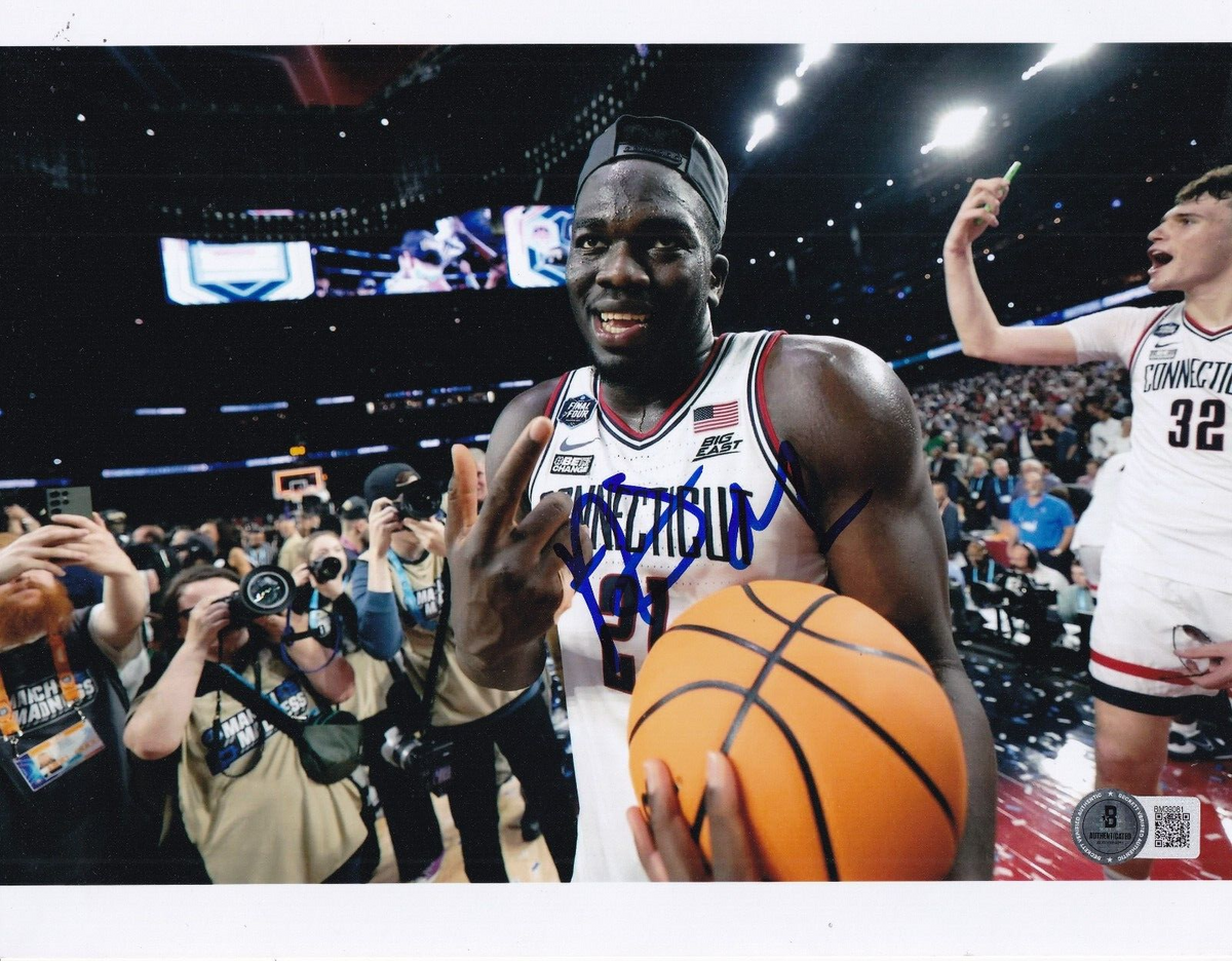 ADAMA SANOGO signed (UCONN HUSKIES) basketball 8X10 photo BECKETT BM39081
