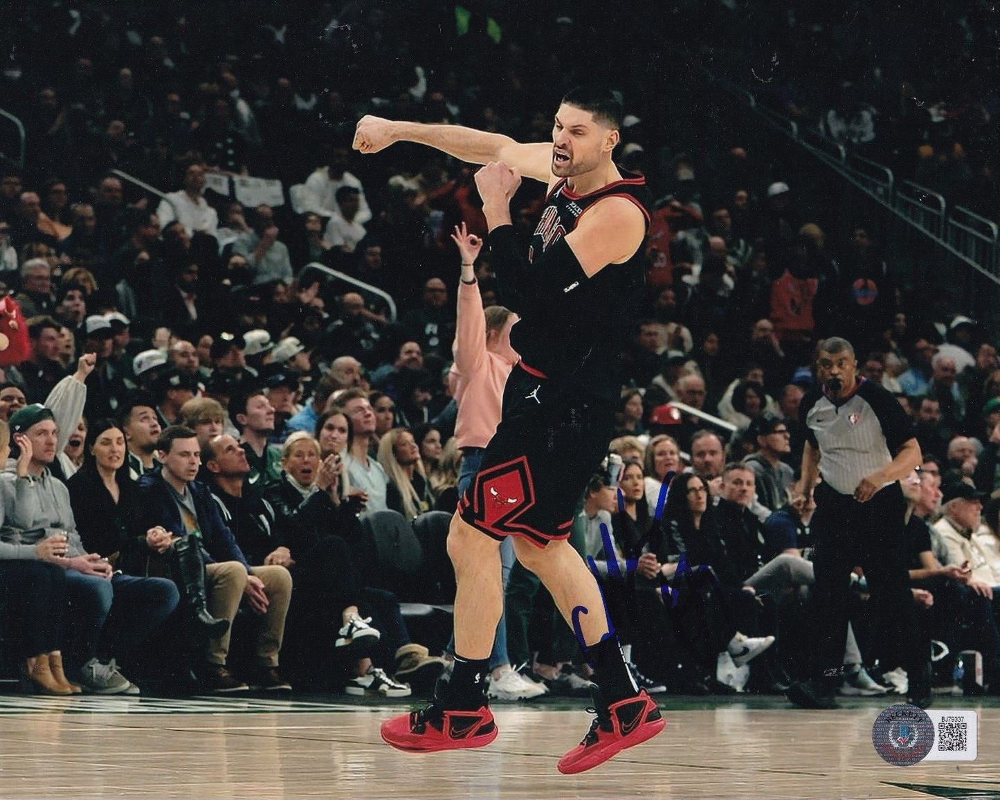 NIKOLA VUCEVIC signed (CHICAGO BULLS) basketball 8X10 photo BECKETT BAS BJ79337
