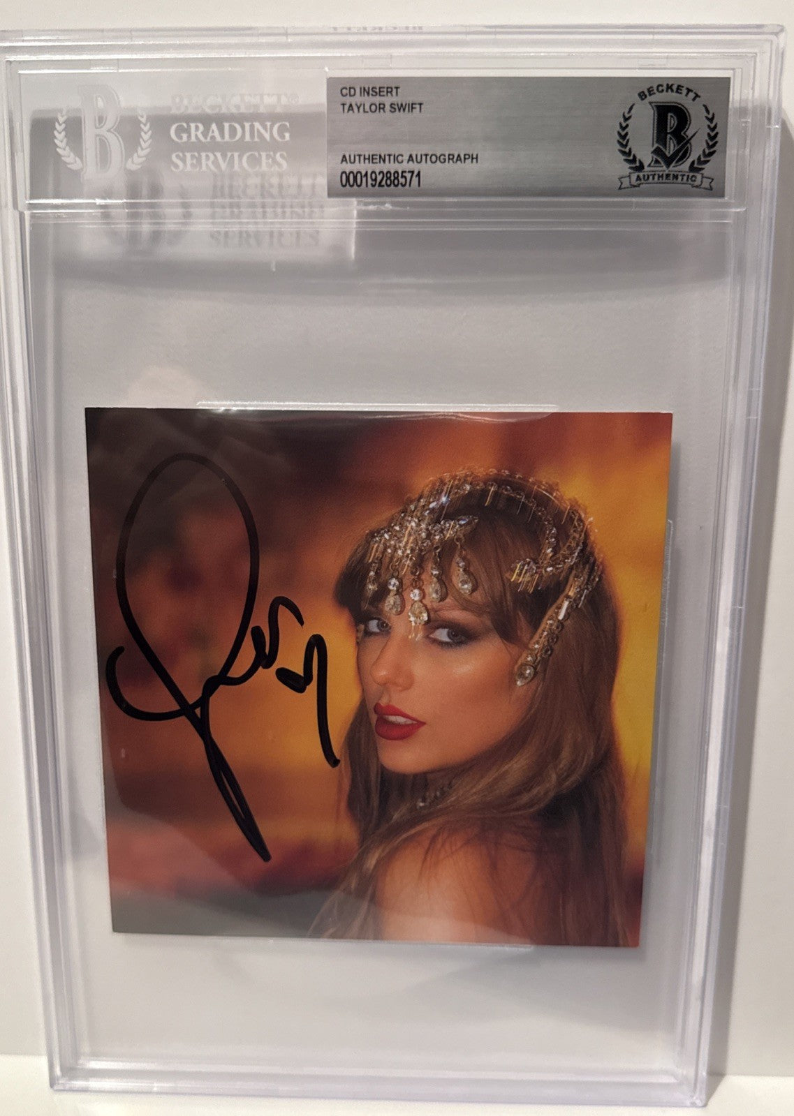 TAYLOR SWIFT signed (Showgirl) CD 5x5 BECKETT Encapsulated BAS 00019288571