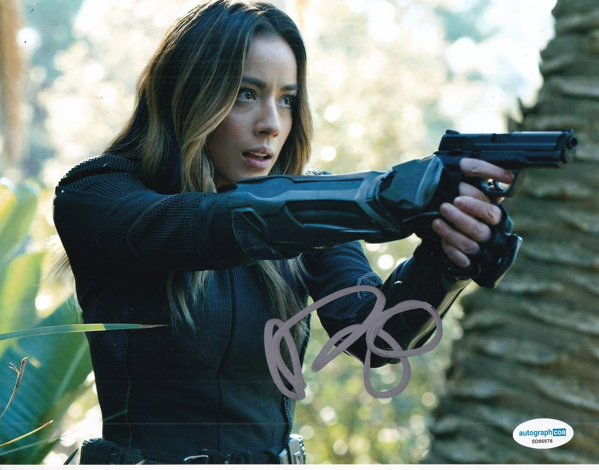 CHLOE BENNETT signed (AGENTS OF S.H.I.E.L.D) Daisy Skye 8X10 photo ACOA SD86876