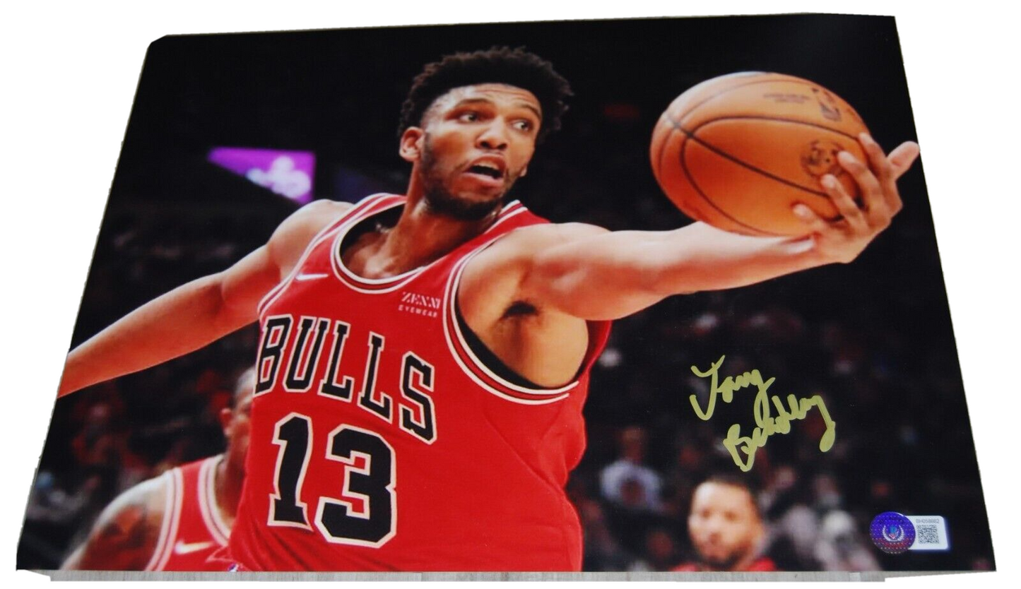 TONY BRADLEY signed (CHICAGO BULLS) autographed 11X14 photo BECKETT BAS BH058662