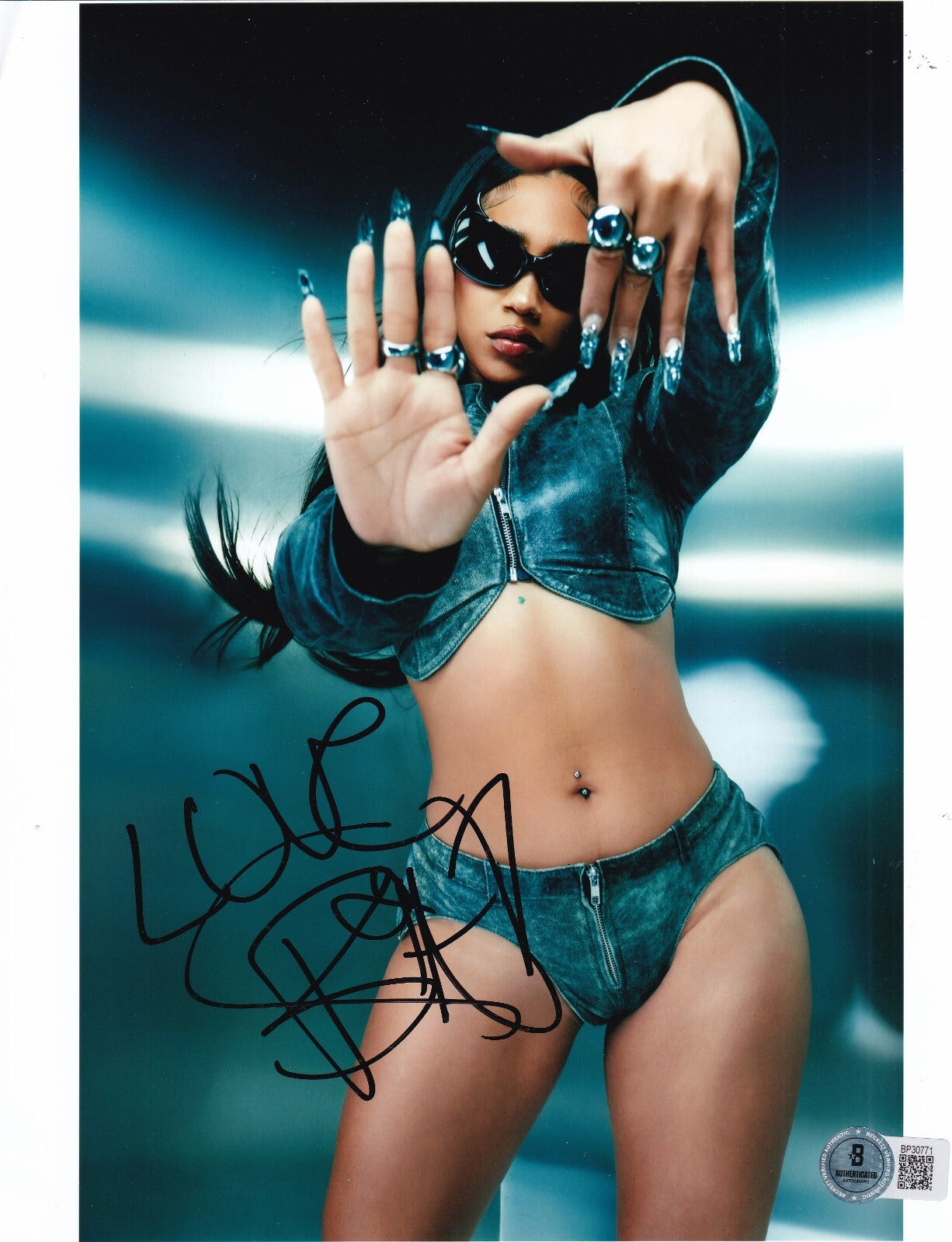 BIA signed (BEST ON EARTH) Lights out! Music rapper 8X10 photo BECKETT BP30771