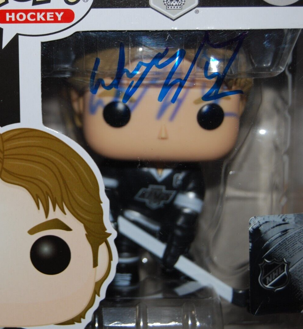 WAYNE GRETZKY signed (LOS ANGELES KINGS) Hockey #45 Funko Pop BECKETT AE47134