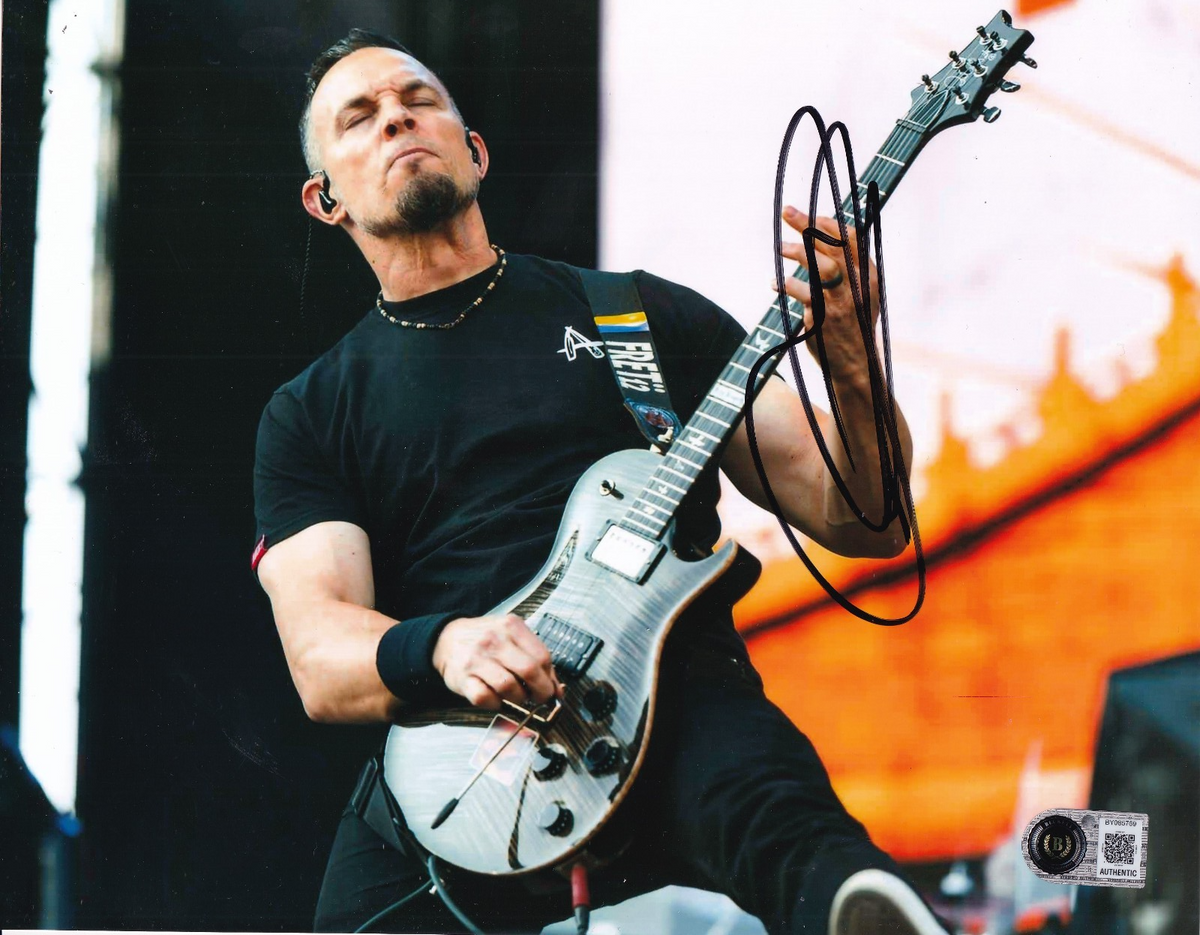 MARK TREMONTI signed (CREED ALTER BRIDGE) Guitarist 8X10 photo BECKETT B7085769