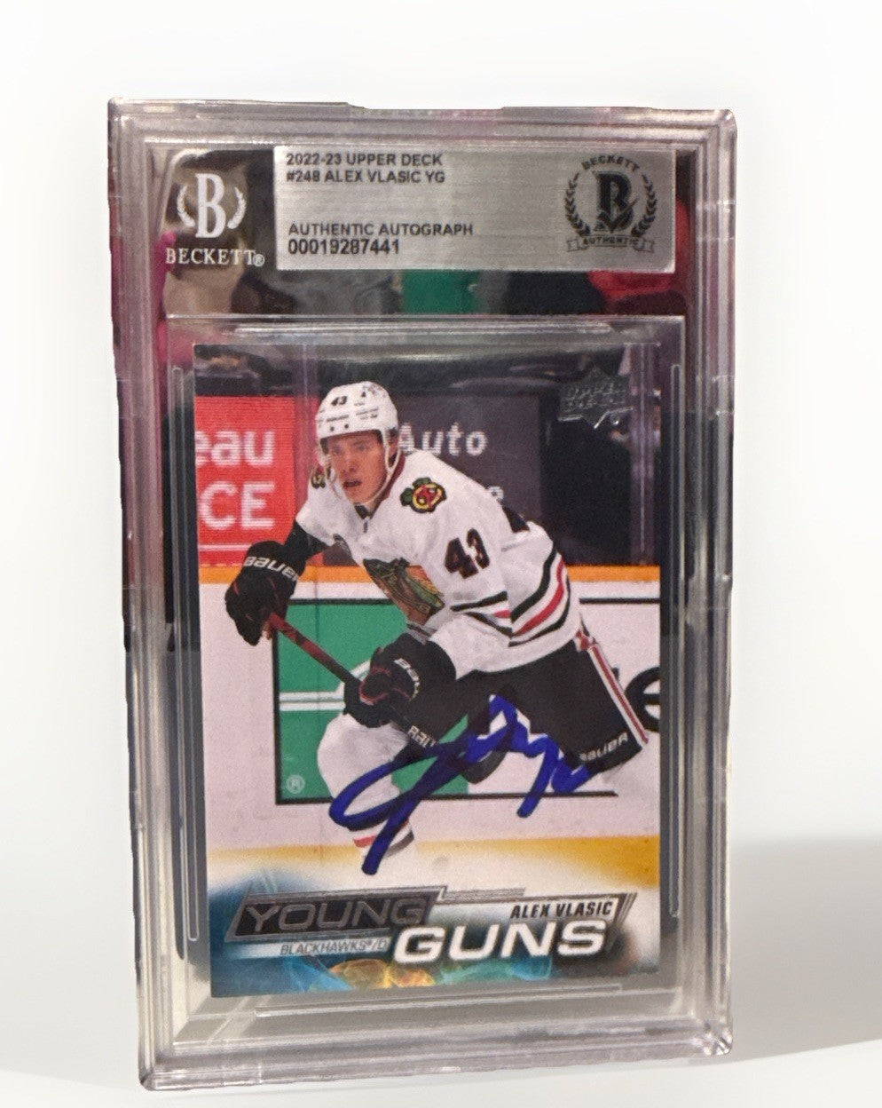 Alex Vlasic signed Blackhawks 22-23 UD Young Guns Card Beckett 248 00019287441