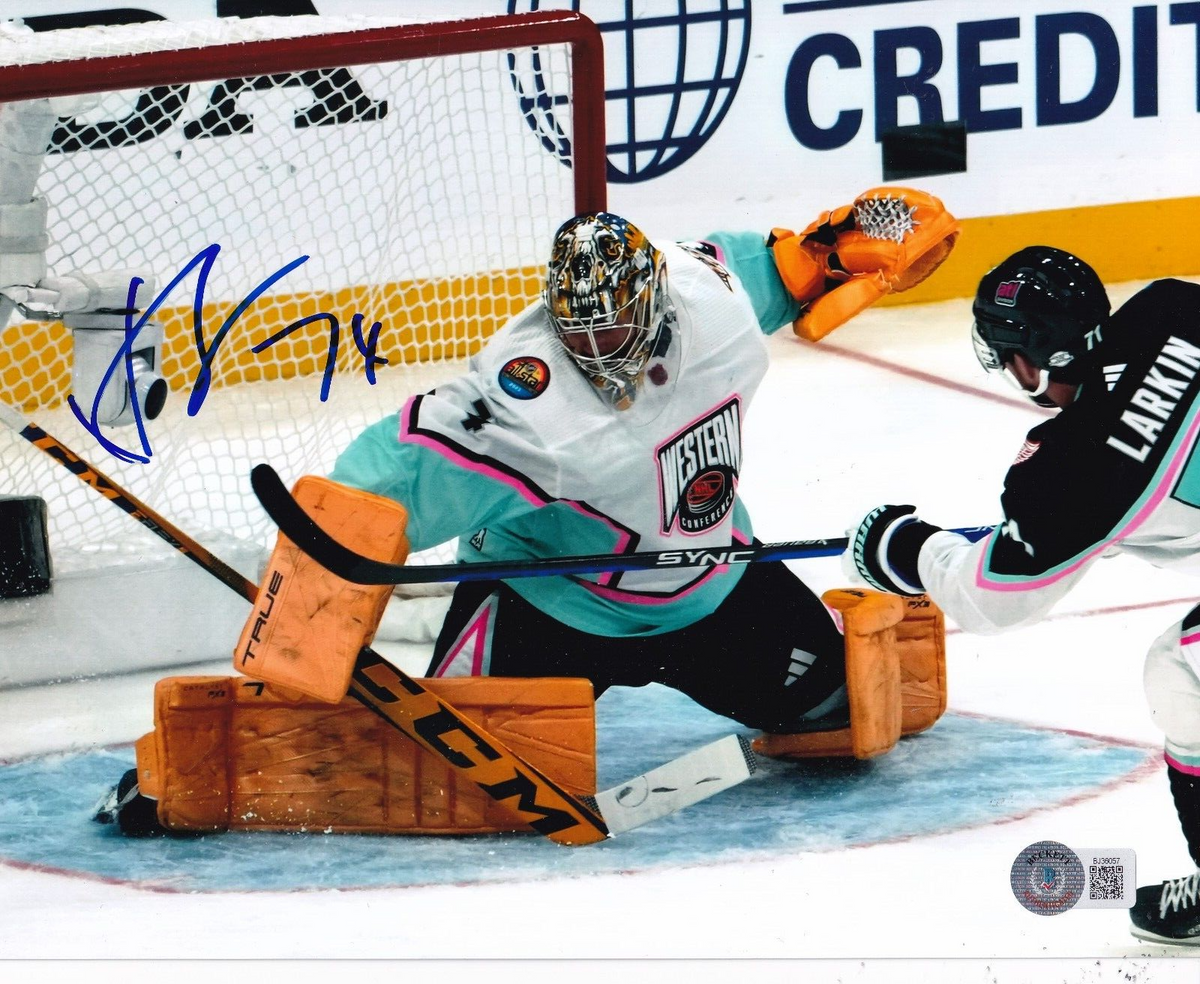 JUUSE SAROS signed (NASHIVILLE PREDATORS) Hockey 8X10 photo BECKETT BAS BJ36057
