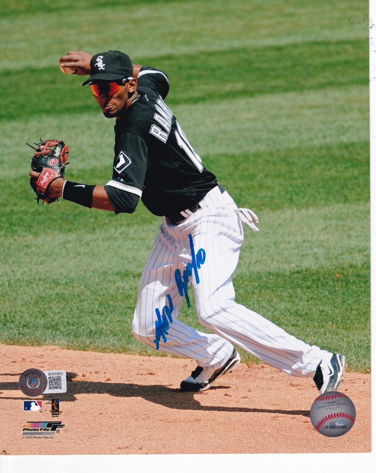 ALEXEI RAMIREZ signed (CHICAGO WHITE SOX) PHOTO FILE 8X10 photo BECKETT BH010921