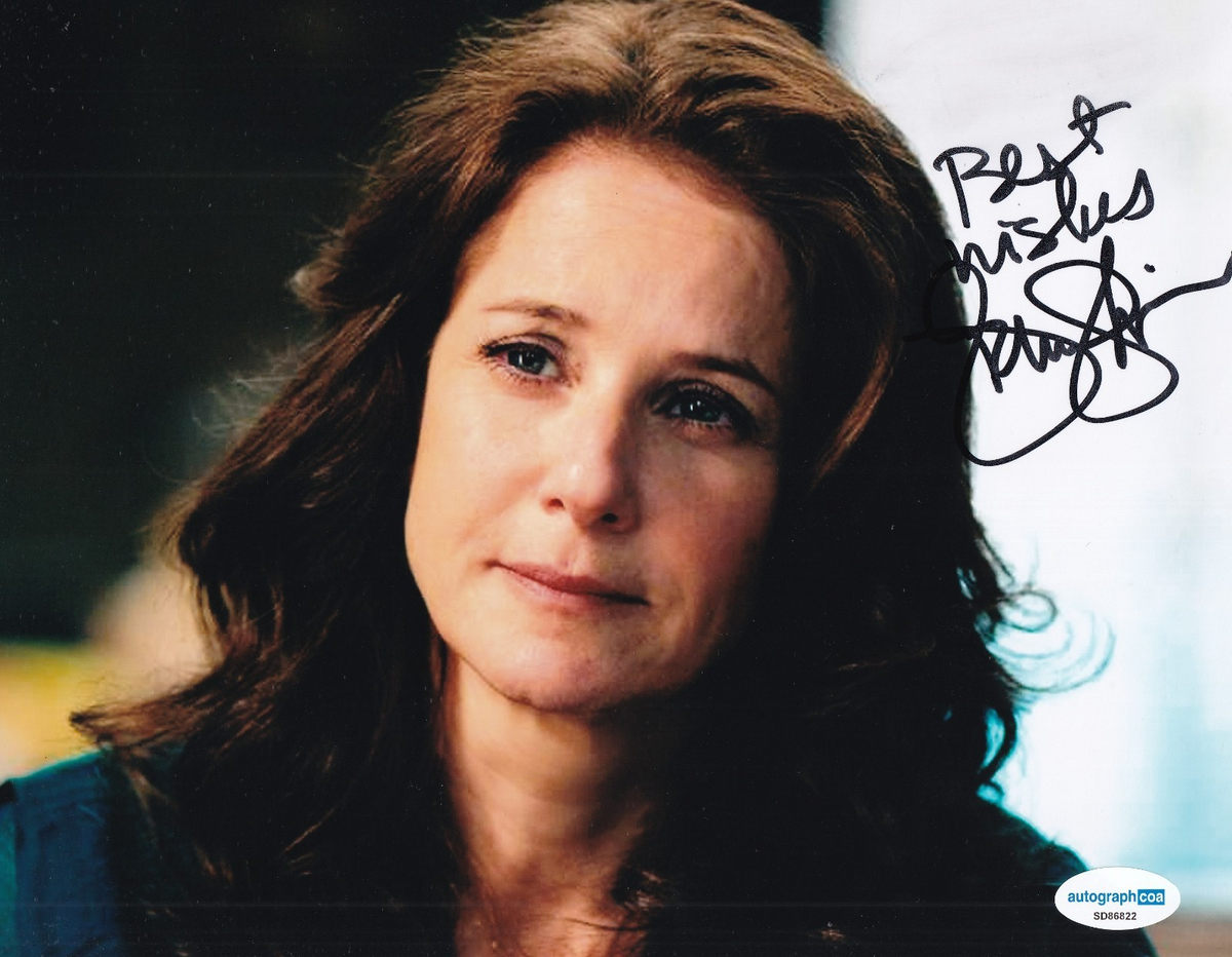 DEBRA WINGER signed (AN OFFICER AND A GENTLEMAN) Movie 8X10 photo ACOA SD86822