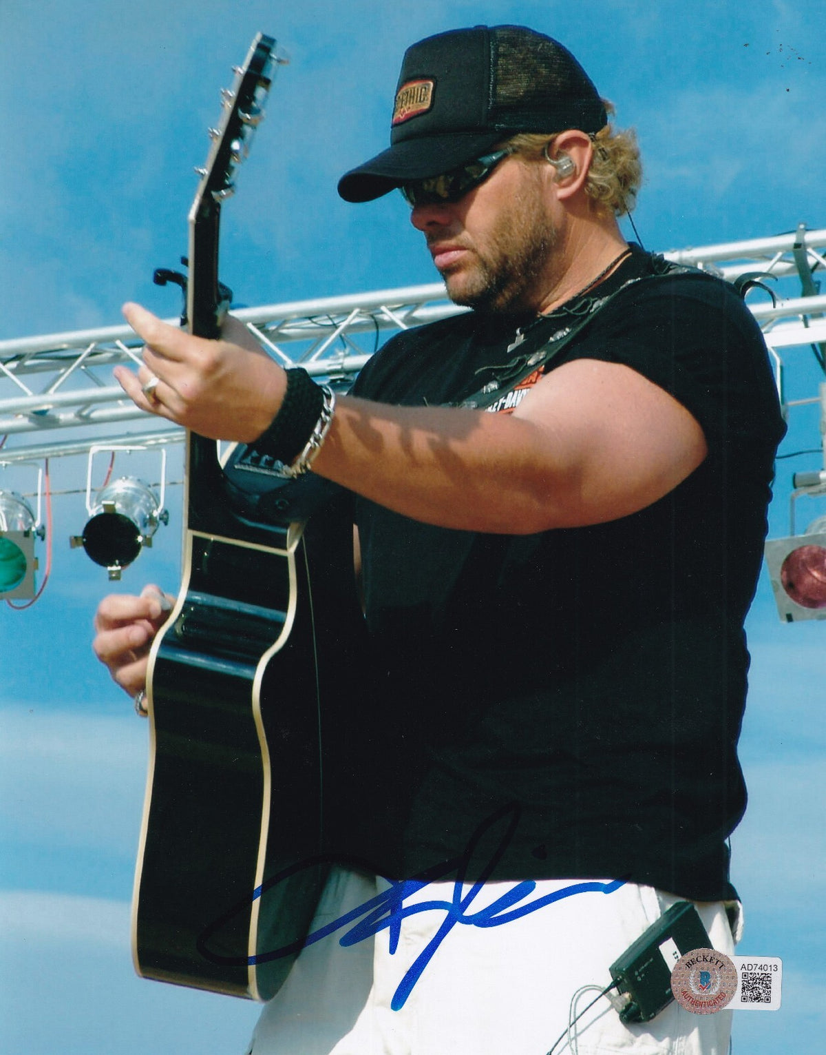 TOBY KEITH signed (I LOVE THIS BAR) Country 8X10 photo BECKETT BAS AD74013