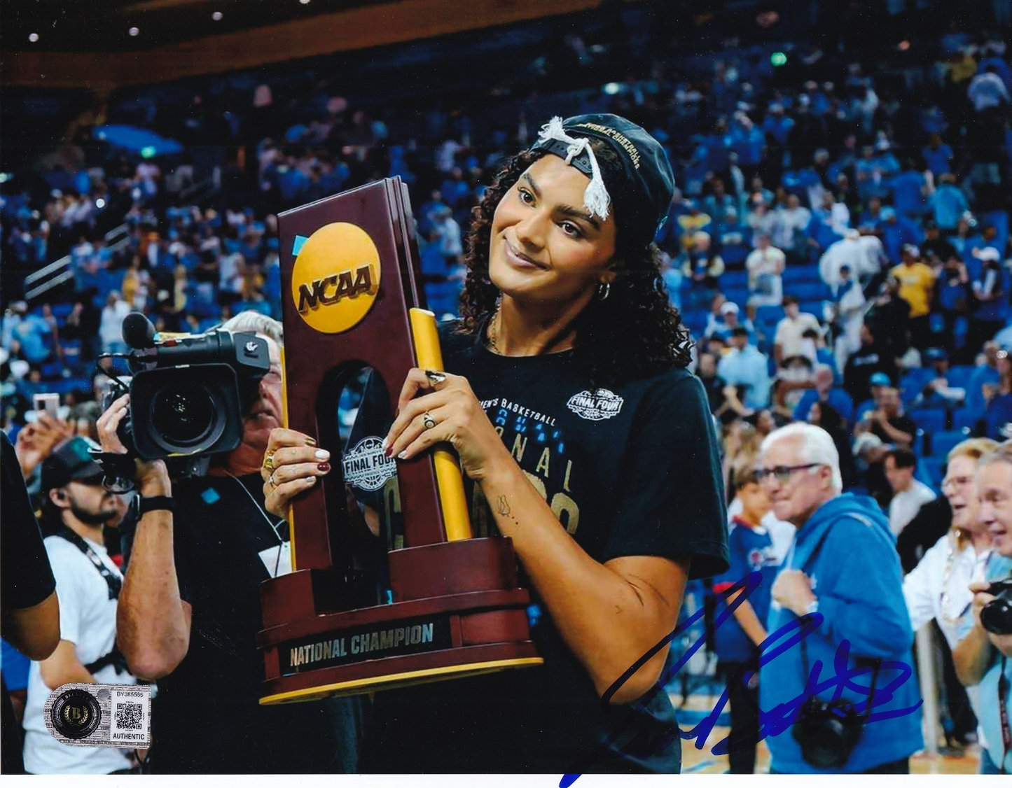 LAUREN BETTS signed (UCLA BRUINS) WNBA basketball 8x10 photo BECKETT BY085566