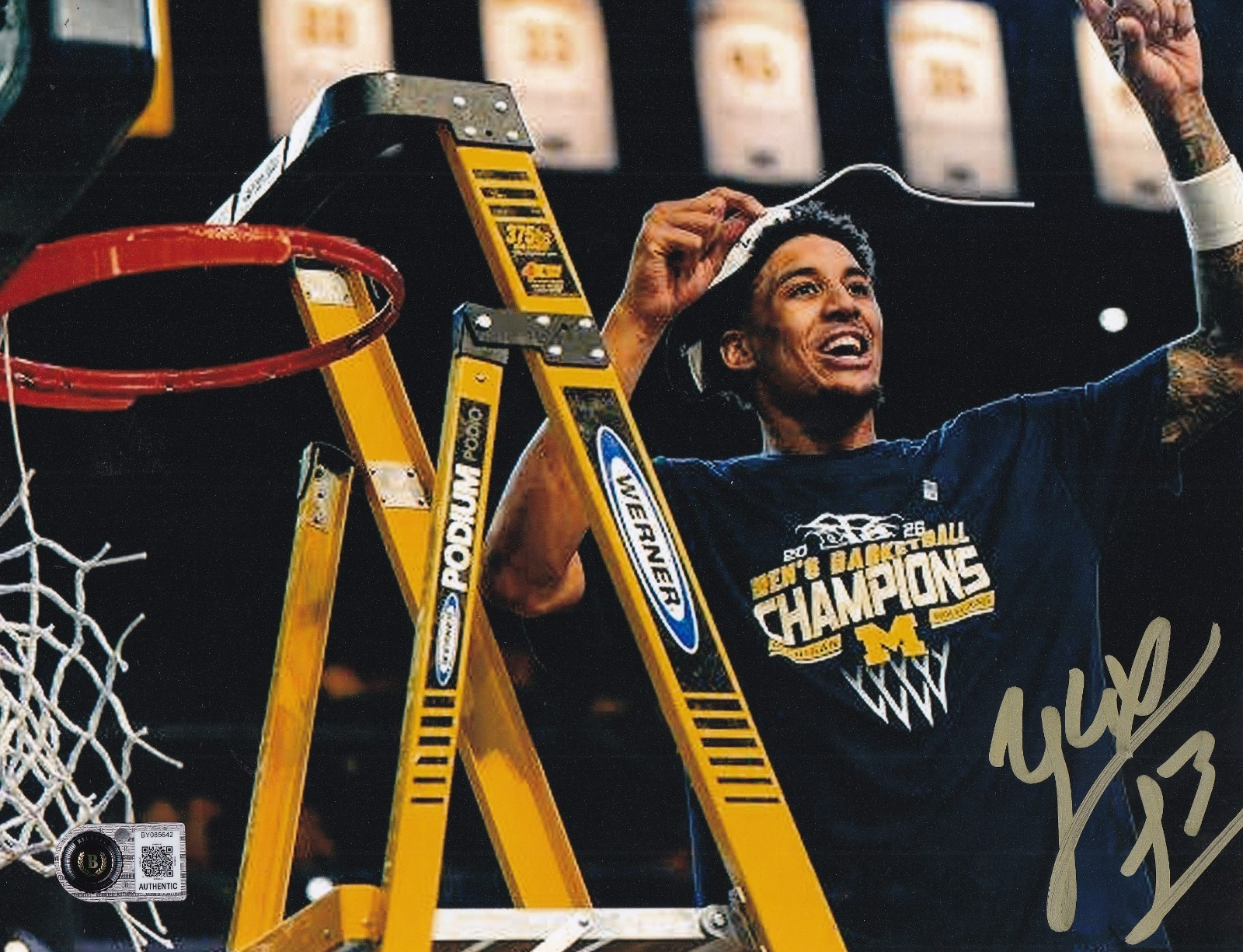 YAXEL LENDEBORG singed  (MICHIGAN WOLVERINES) basketball 8X10 BECKETT BY085642