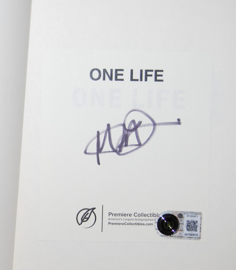 MEGAN RAPINOE signed (TEAM USA WOMENS SOCCER) hardcover book BECKETT BY085971