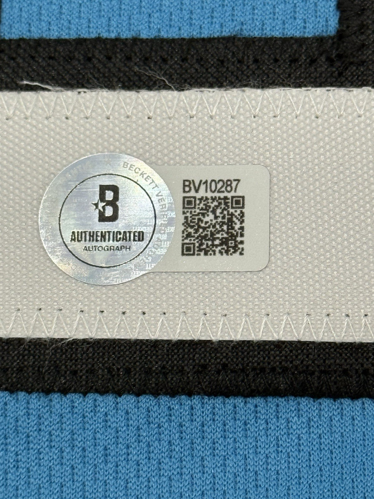 TYLER HANSBROUGH signed (NORTH CAROLINA TAR HEELS) jersey BECKETT BAS BV10287