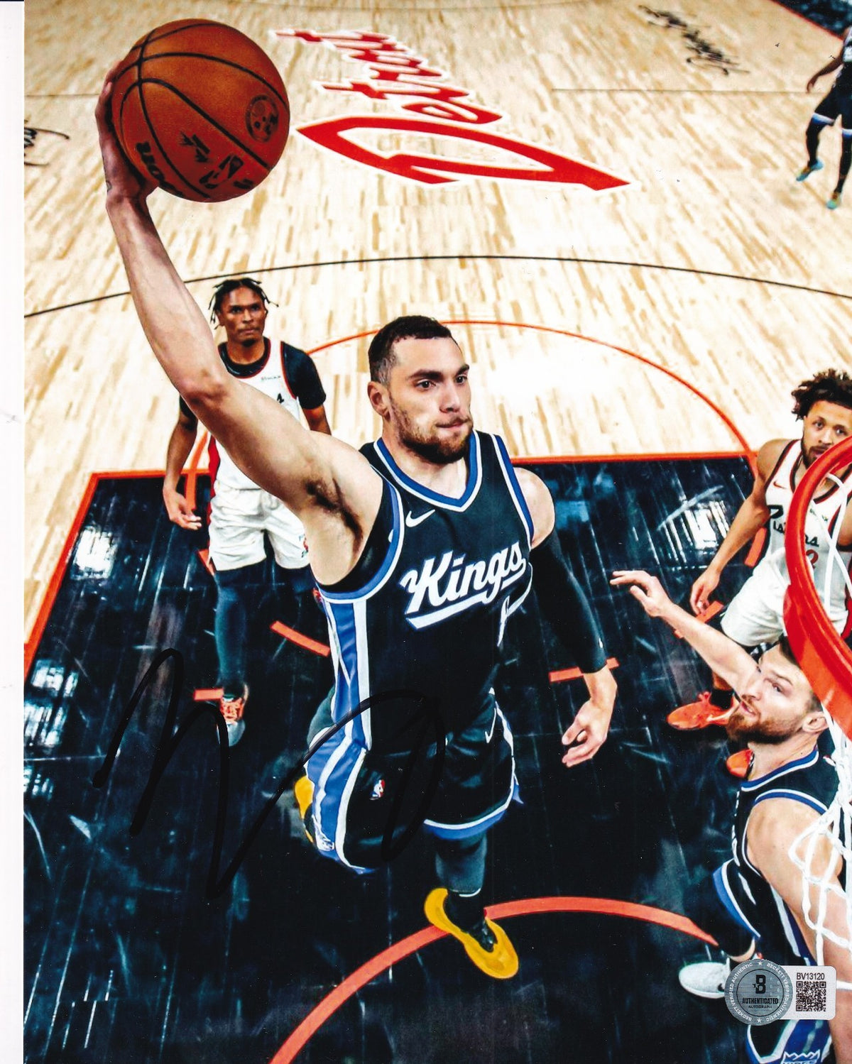 ZACH LAVINE signed (SACRAMENTO KINGS) basketball 8X10 BECKETT BAS BV13120