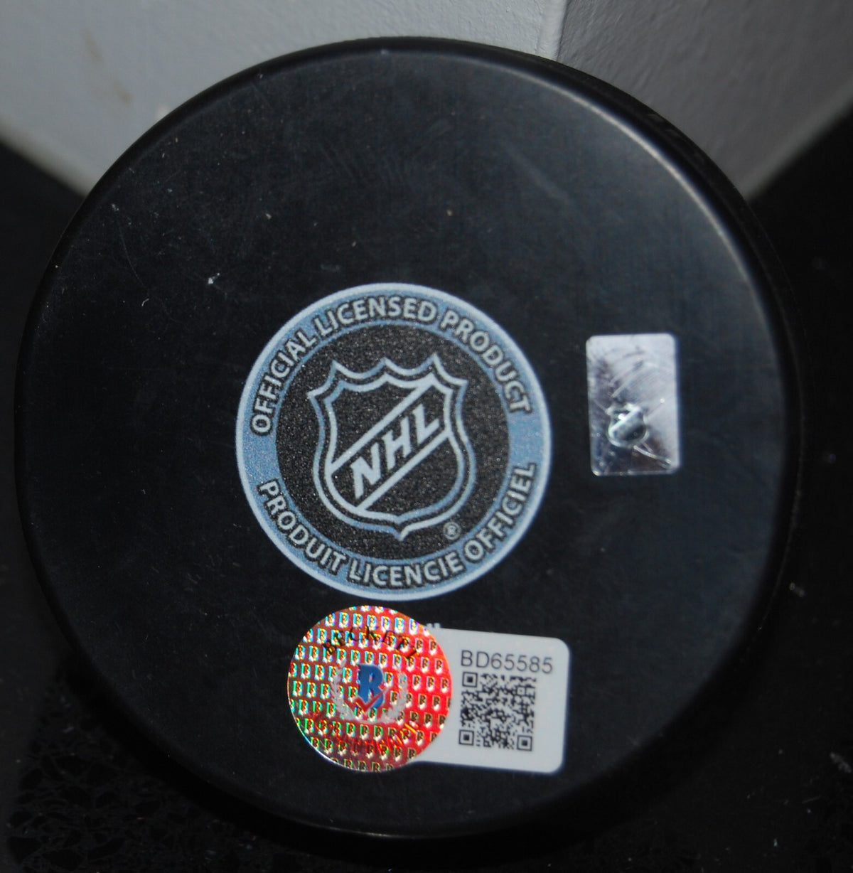ULF SAMUELSSON signed (PITTSBURGH PENGUINS) Hockey puck BECKETT BAS BD65585