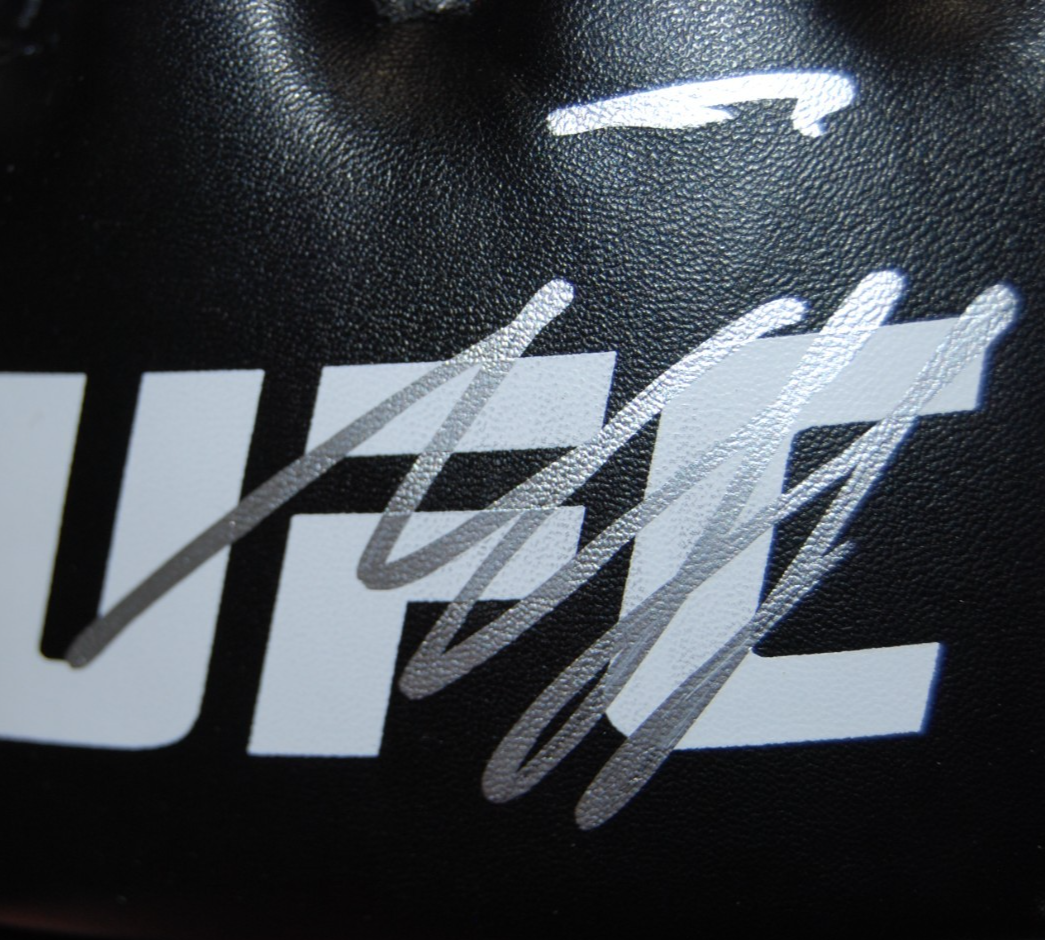 KHAMZAT CHIMAEV signed (UFC) MMA autographed Fighting glove BECKETT BAS BW54035