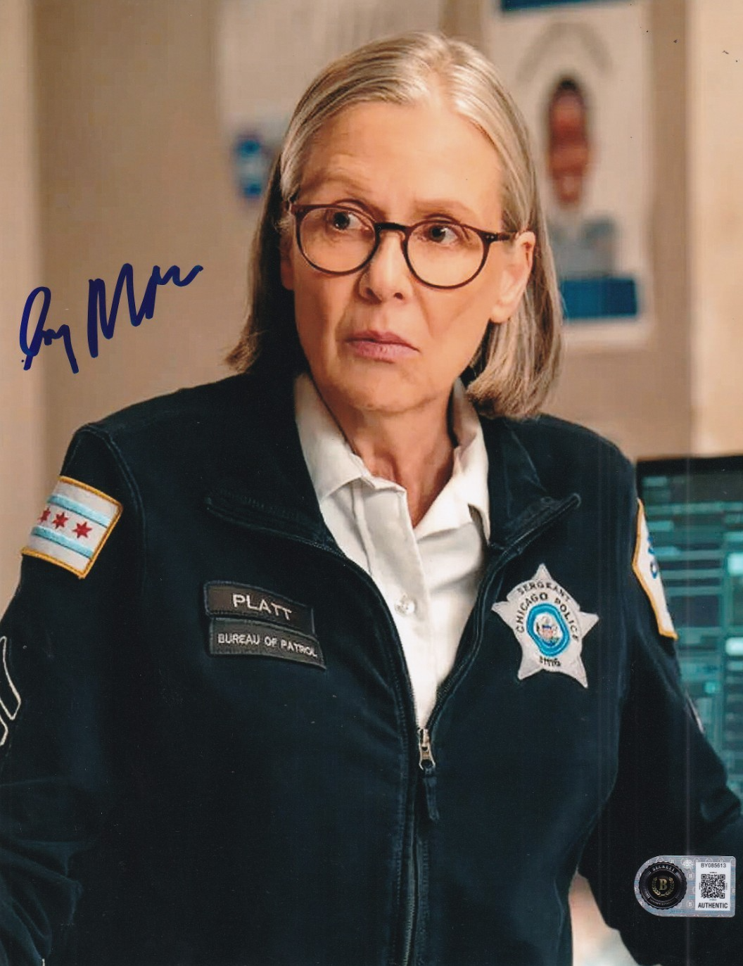 AMY MORTON signed (CHICAGO P.D) Sergeant Platt 8X10 photo BECKETT BY085613