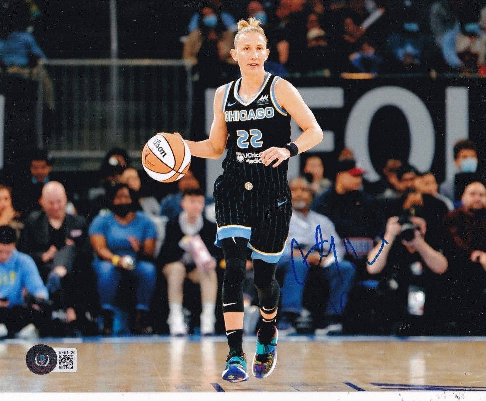COURTNEY VANDERSLOOT signed (CHICAGO SKY) WNBA basketball 8X10 BECKETT BF81429