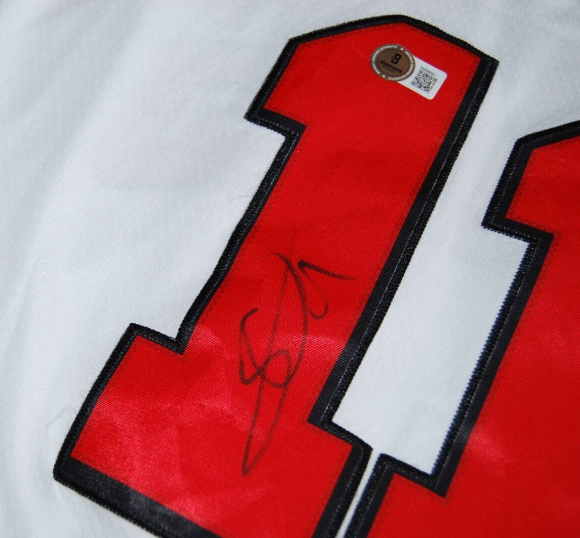 DEMAR DEROZAN signed (CHICAGO BULLS) White custom Basketball jersey BECKETT BAS
