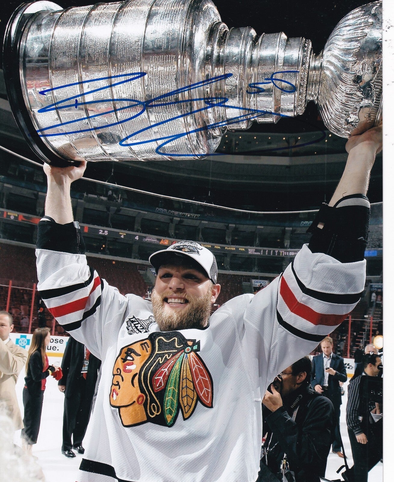 BEN EAGER signed (CHICAGO BLACKHAWKS) autographed HOCKEY 8X10 photo W/COA #2