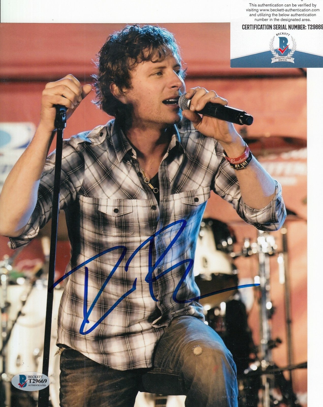 DIERKS BENTLEY signed (COUNTRY MUSIC) Singer 8X10 photo BAS BECKETT T29669