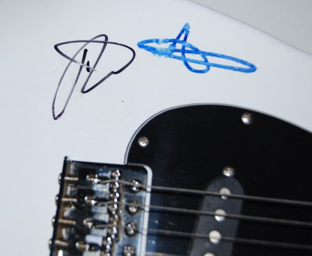 PETE WENTZ & PATRICK STUMP signed FALL OUT BOY electric guitar  BECKETT BR00343