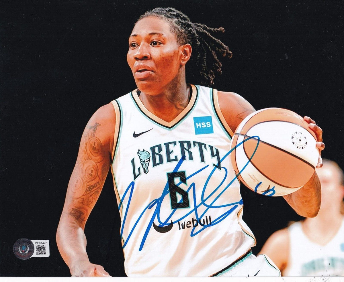 NATASHA HOWARD signed (NEW YORK LIBERTY) WNBA basketball 8X10 BECKETT BF81422