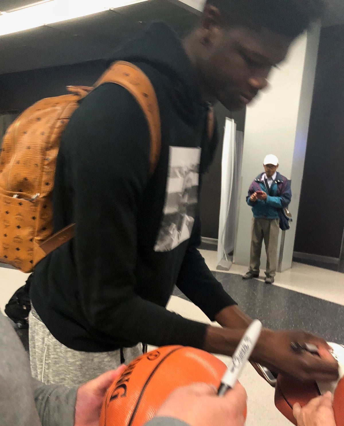 MOHAMED BAMBA signed (TEXAS LONGHORNS) MO Basketball 8X10 photo *PROOF* W/COA #4