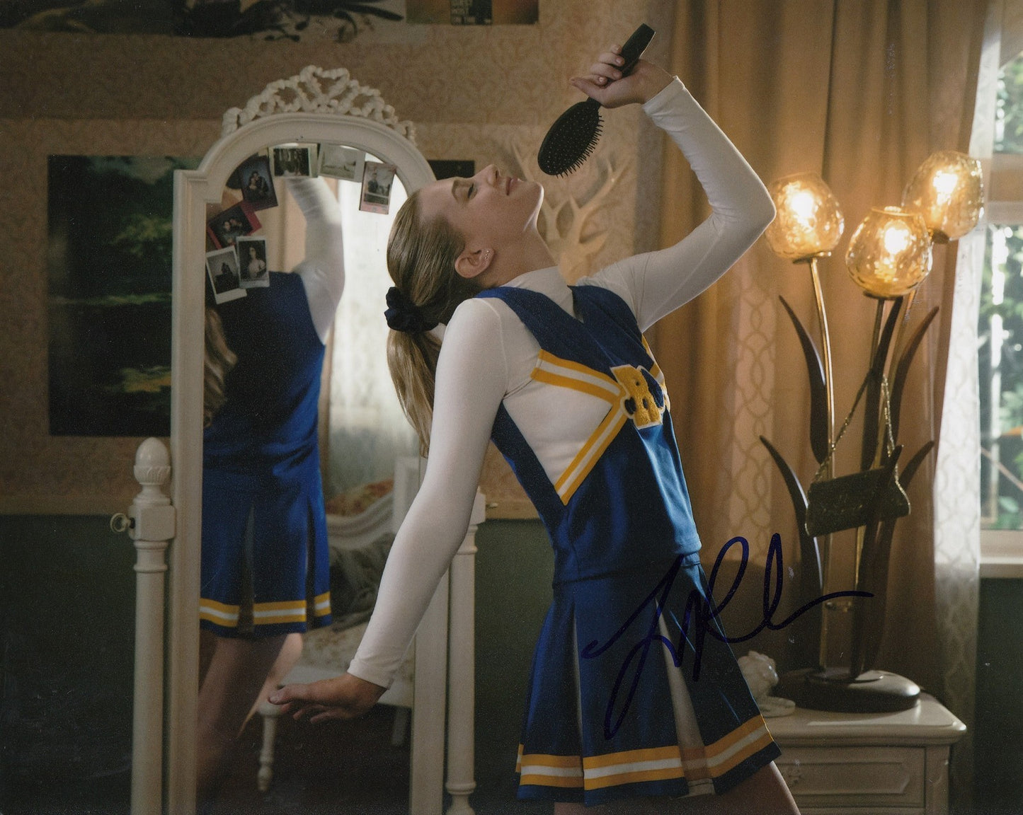 LILI REINHART signed (RIVERDALE) TV SHOW 8X10 photo *BETTY COOPER* PROOF W/COA B