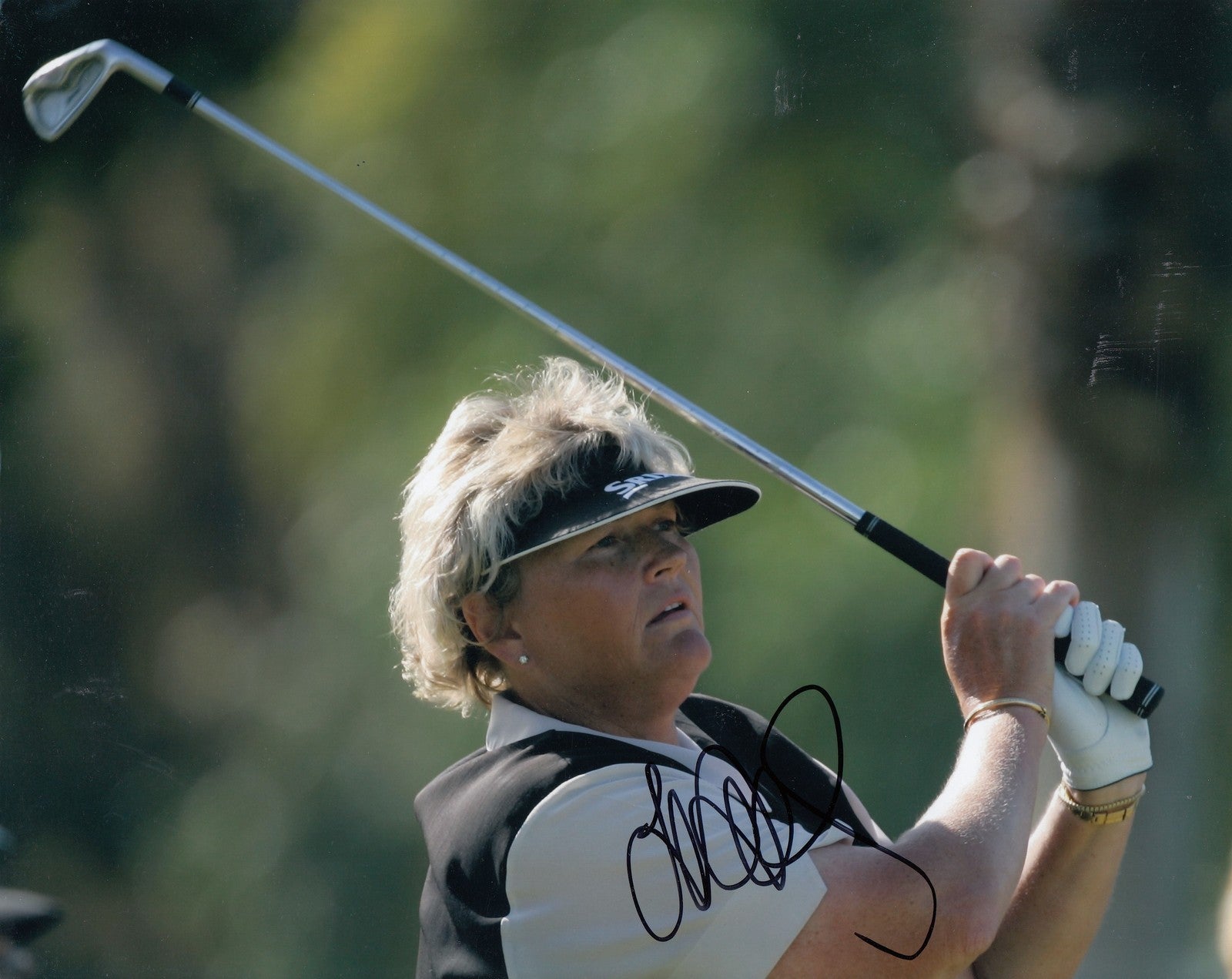 LAURA DAVIES signed *LPGA* WOMENS GOLF 8X10 photo W/COA Hall of Famer Legend