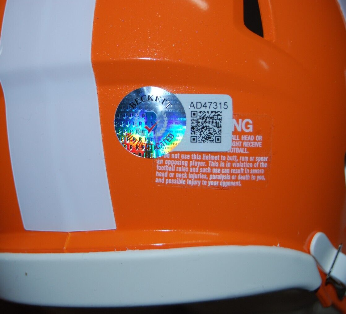 CHARLES DAVIS signed (TENNESSEE VOLUNTEERS) mini football helmet BECKETT AD47315