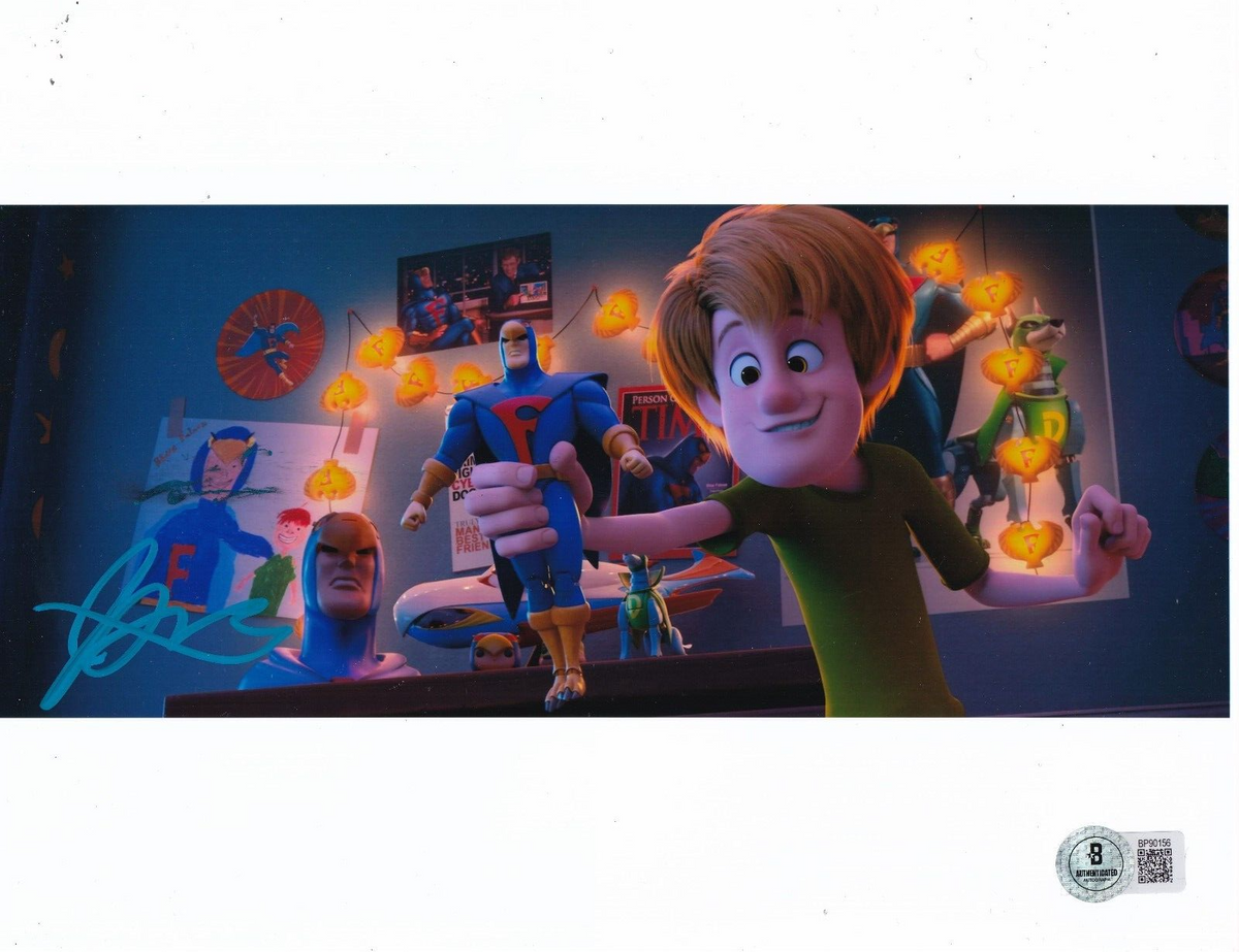 IAIN ARMITAGE signed (SCOOB) Young Shaggy movie 8x10 photo BECKETT BP90156