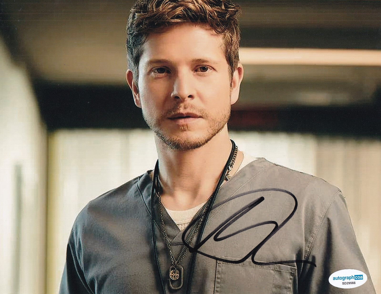 MATT CZUCHRY signed (THE RESIDENT) Dr Conrad Hawkins 8x10 photo ACOA SD29588