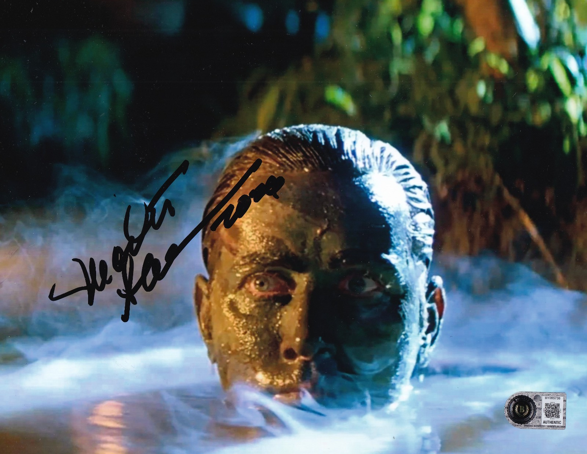 MARTIN SHEEN signed (APOCALYPSE NOW) Movie 8X10 photo BECKETT BAS BY085738