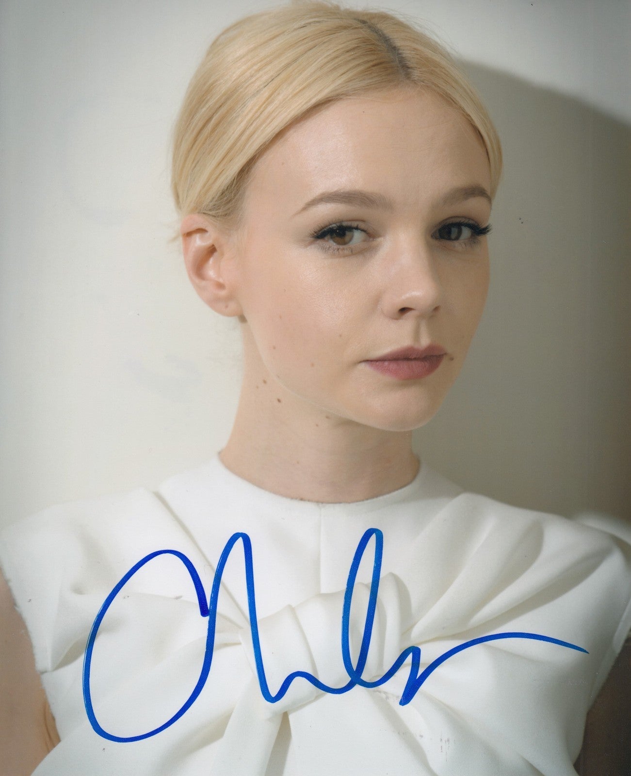 CAREY MULLIGAN signed (NEVER LET ME GO) ACTRESS 8X10 photo W/COA #1