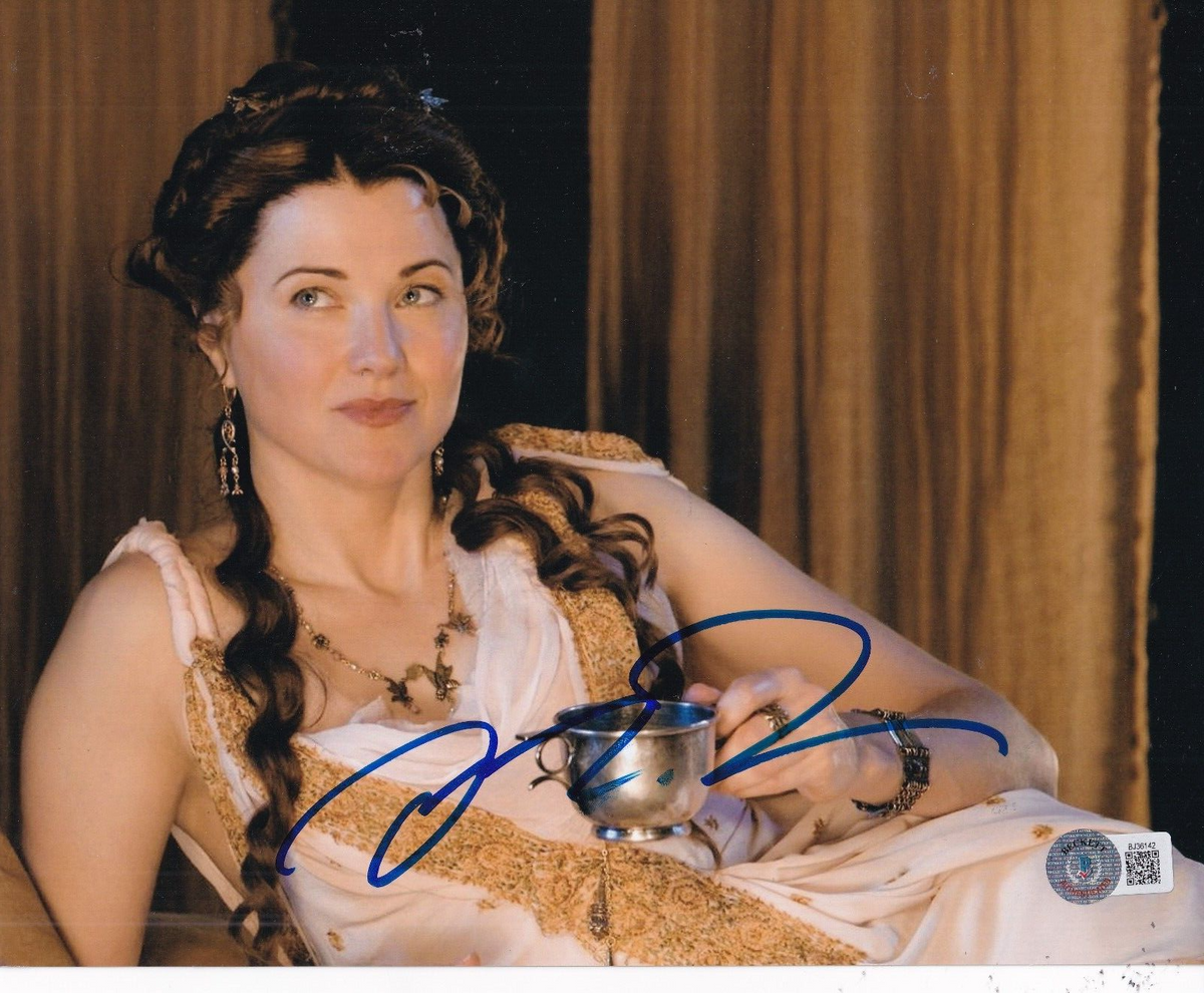 LUCY LAWLESS signed (SPARTACUS) Lucretia 8X10 photo BECKETT BAS BJ36142