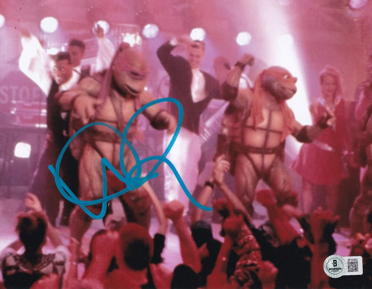 VANILLA ICE signed (TEENAGE MUTANT NINJA TURTLES) Movie 8X10 BECKETT BAS BP30800