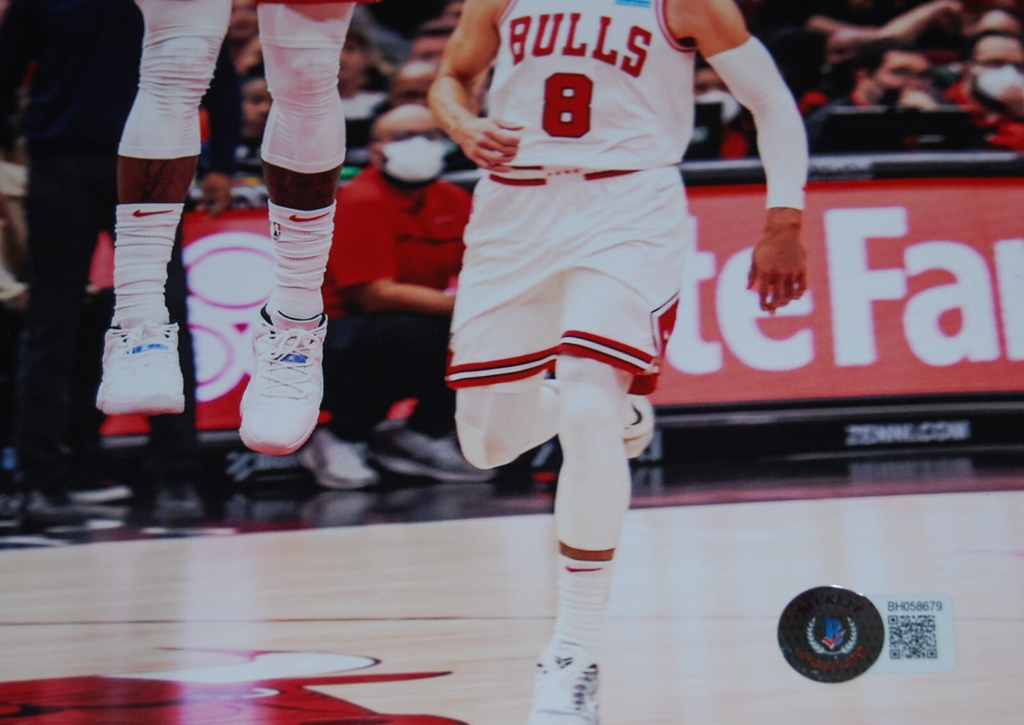 JAVONTE GREEN signed (CHICAGO BULLS) autographed 11X14 photo BECKETT BH058679