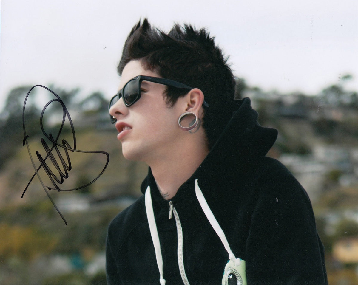 T MILLS (TRAVIS MILLS) signed *MUSIC* RAPPER 8X10 photo ALL I WANNA DO W/COA #2