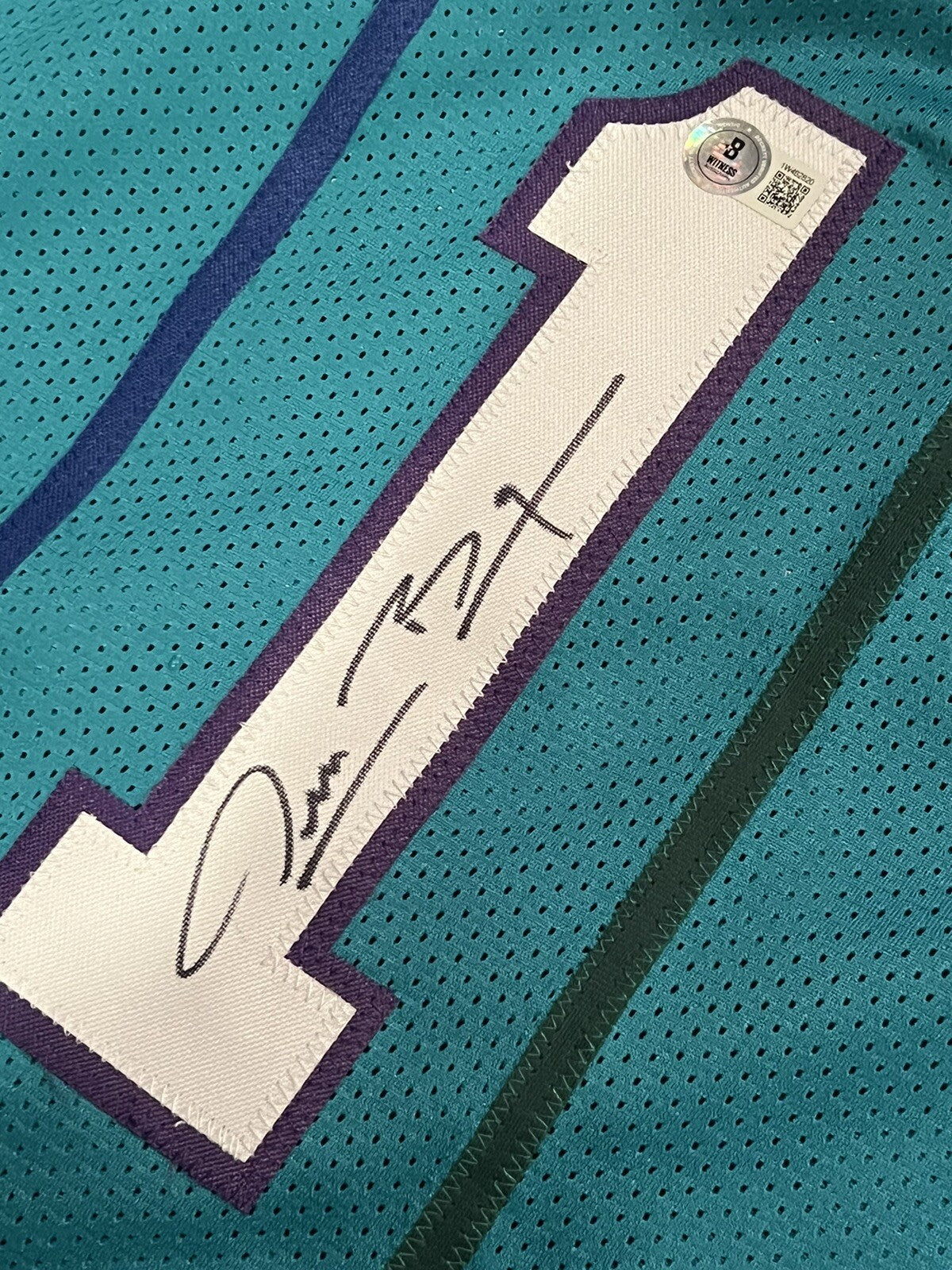 MUGSEY BOGUES signed (CHARLOTTE HORNETS) Pin Stripe basketball jersey Beckett