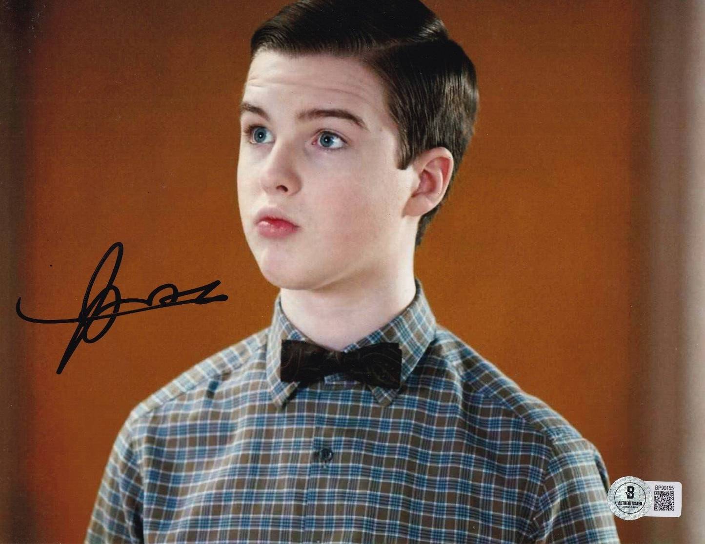 IAIN ARMITAGE signed (YOUNG SHELDON) Sheldon Cooper 8x10 photo BECKETT BP90155