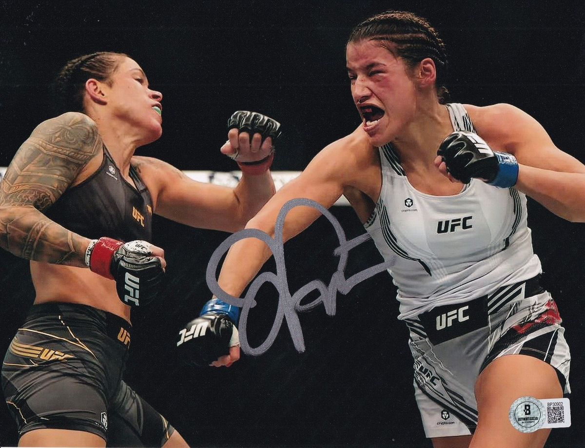 JULIANNA PENA signed (UFC FIGHTING) MMA Vixen 8X10 photo BECKETT BAS BP30902