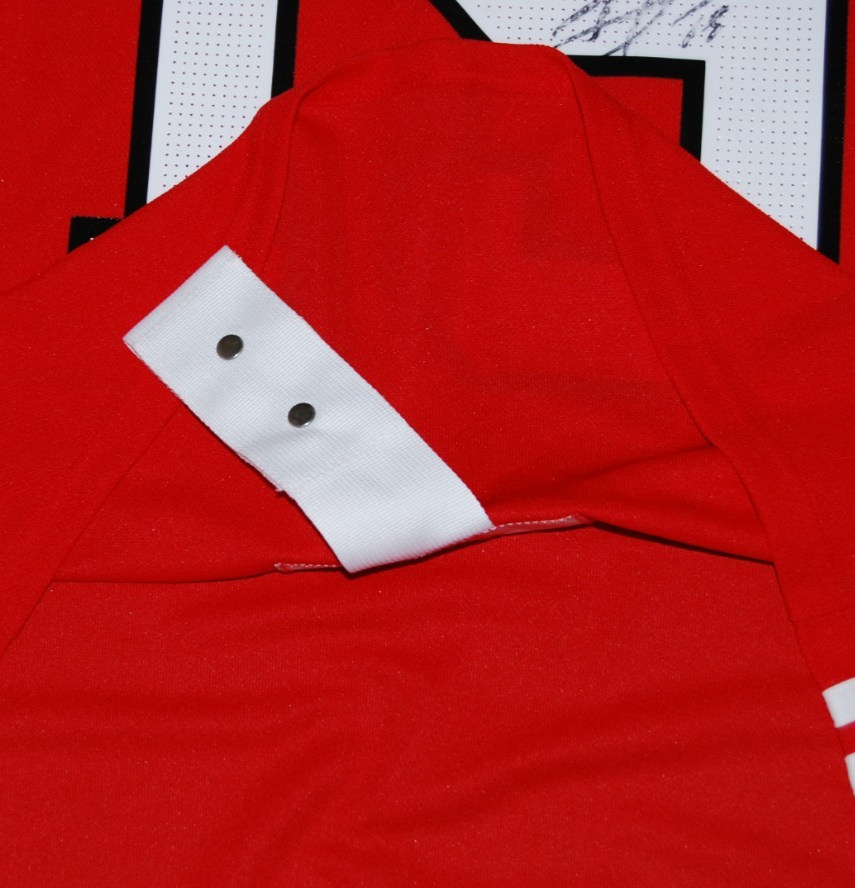 JONATHAN TOEWS signed CHICAGO BLACKHAWKS Practice hockey jersey BECKETT BW61056
