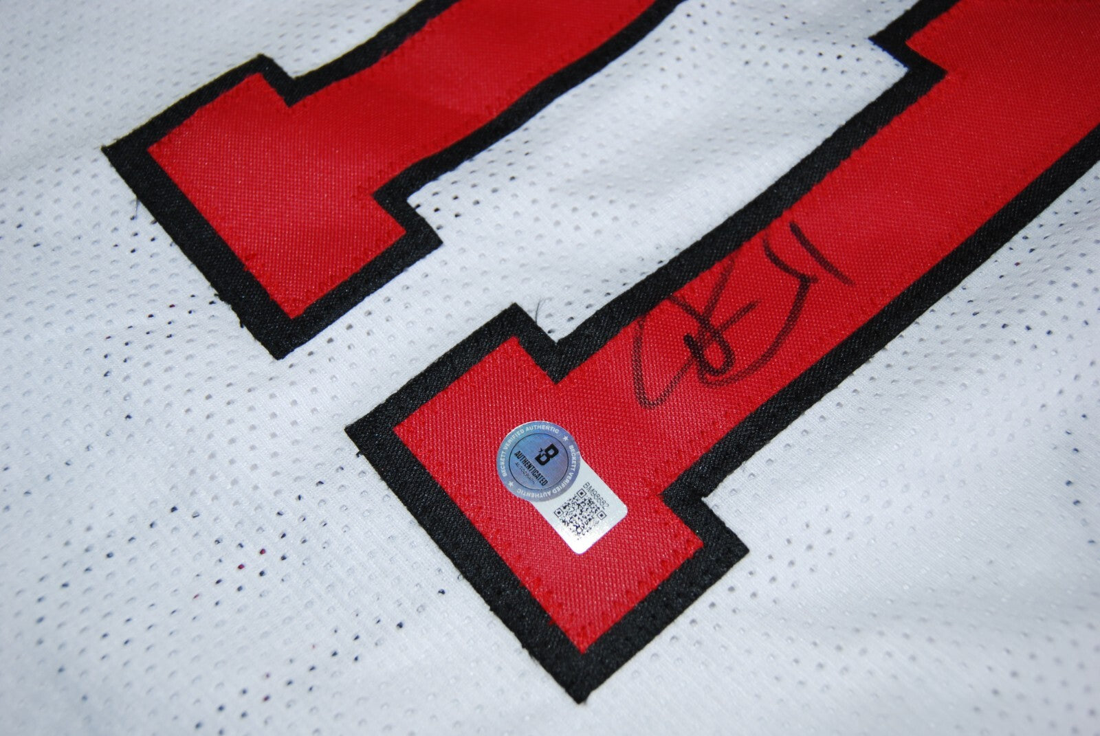 DEMAR DEROZAN signed (CHICAGO BULLS) custom Basketball jersey BECKETT BM98682